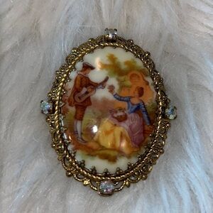 VINTAGE cameo brooch pin gold tone rhinestone painted porcelain Victorian couple